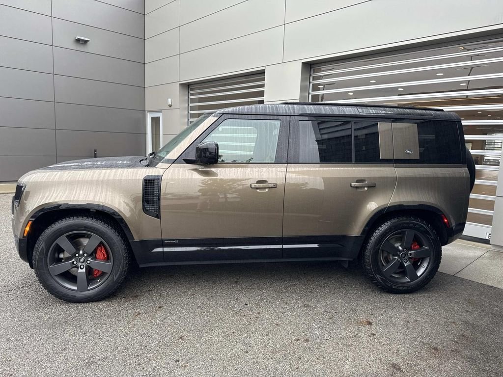 Used 2021  Land Rover X image 4