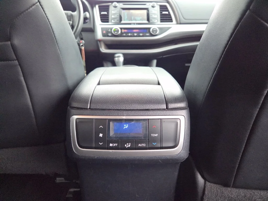 Used 2015 Blizzard Pearl Toyota LE Plus image 31