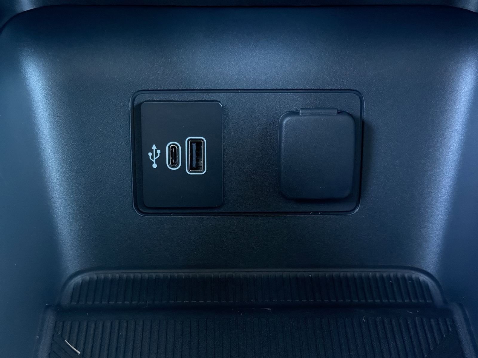 New 2026 Vapor Blue Metallic Ford Active image 34