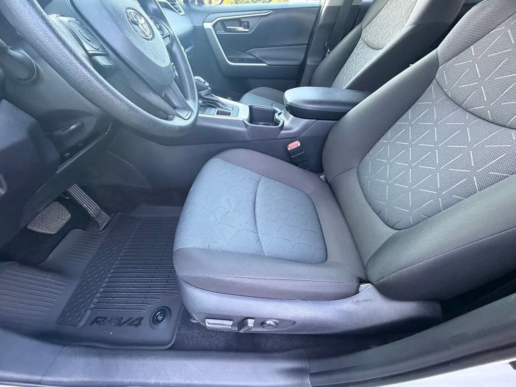 Used 2025 White Toyota XLE image 17