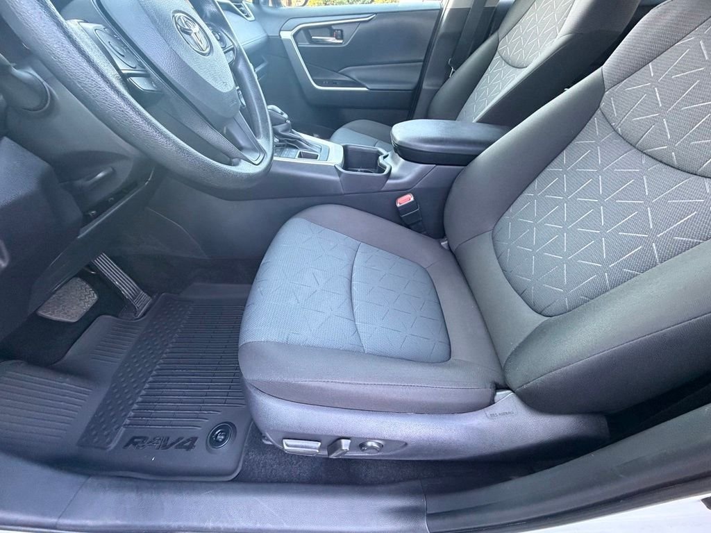 Used 2025 Ice Toyota XLE image 17