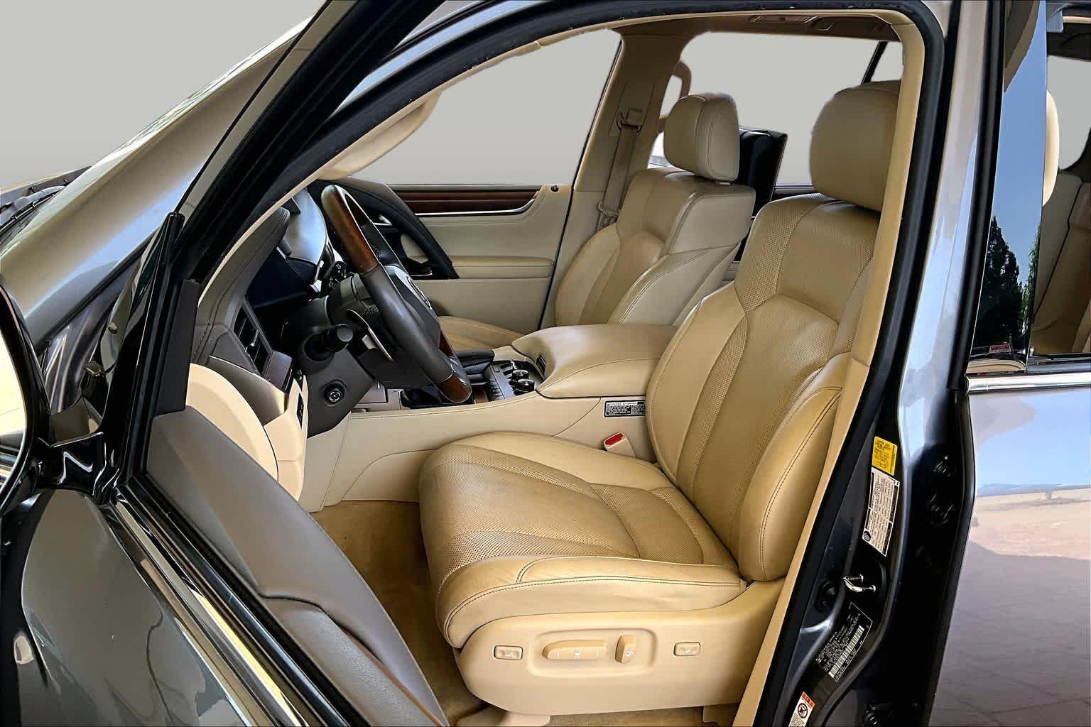Used 2019 Nebula Gray Pearl Lexus  image 7