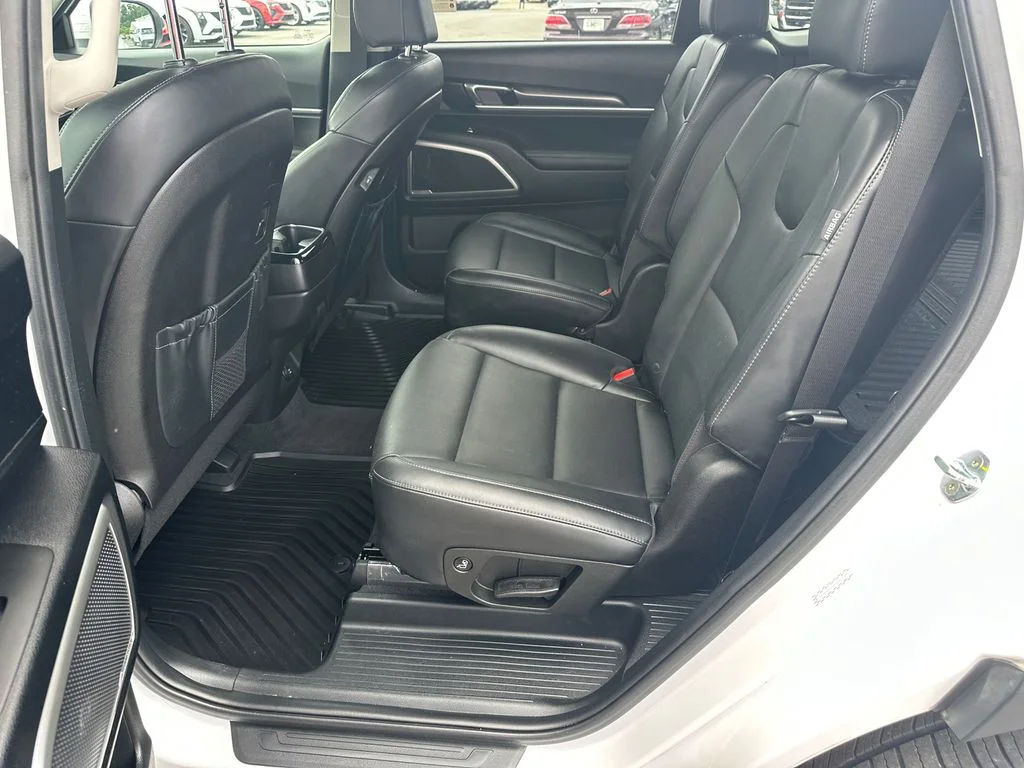 Used 2023 White Kia S image 20