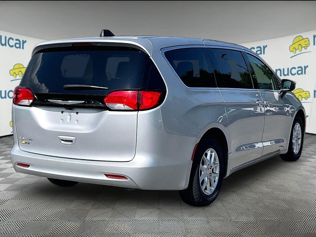 Used 2023 Silver Mist Clearcoat Chrysler LX image 6