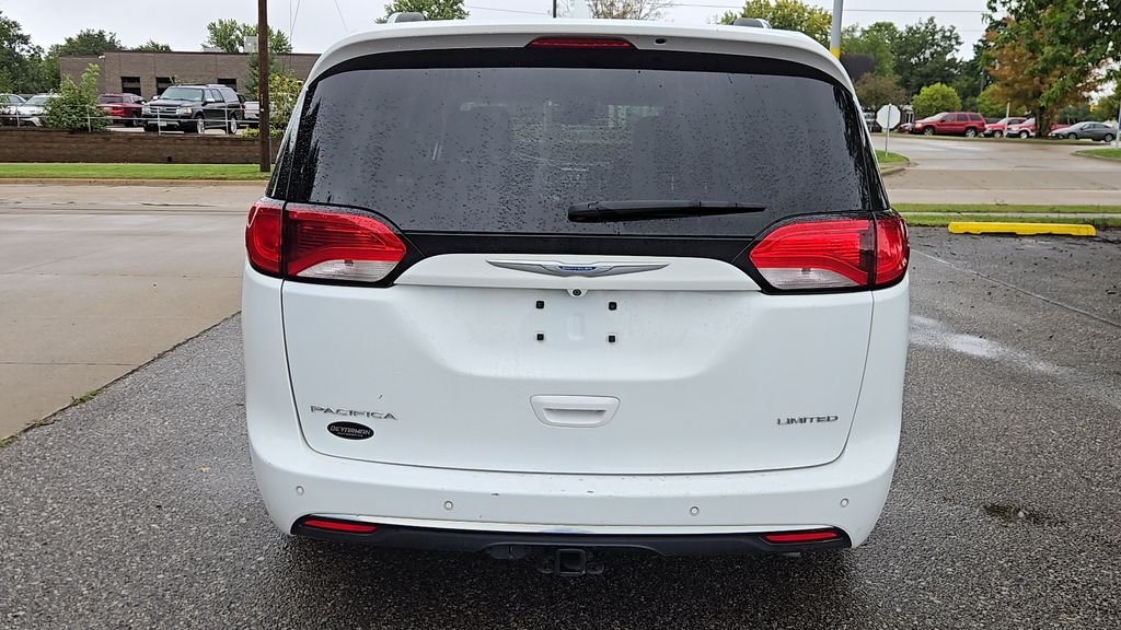 Used 2018 White Chrysler Limited image 23