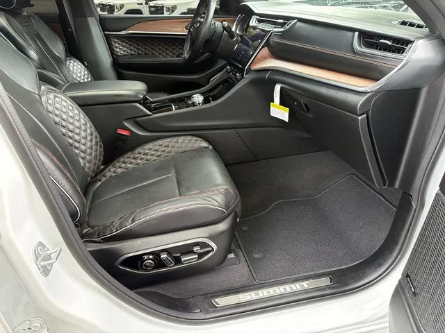 Used 2022 White Jeep Summit 4x2 image 13