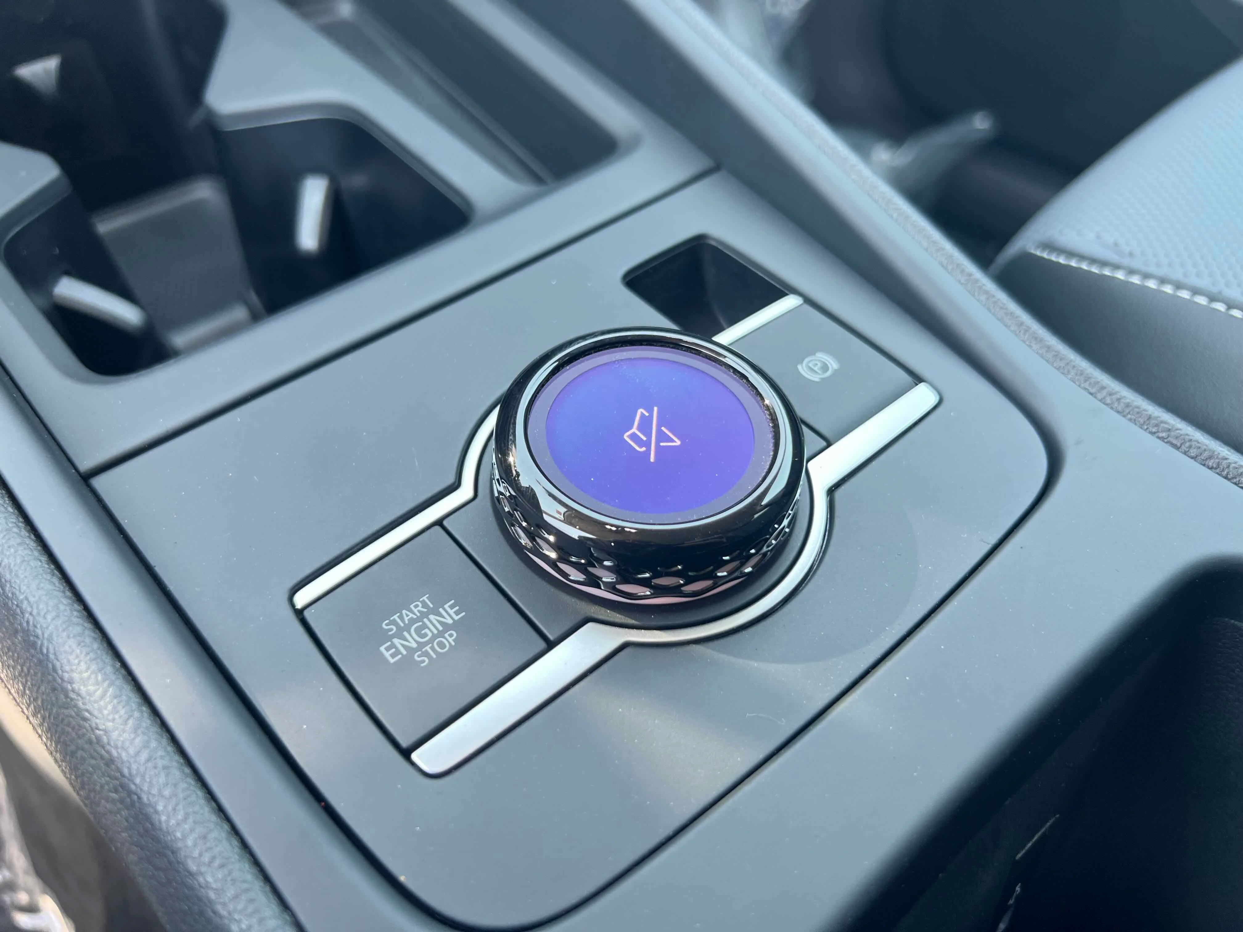 New 2025 Platinum Gray Volkswagen SE image 28