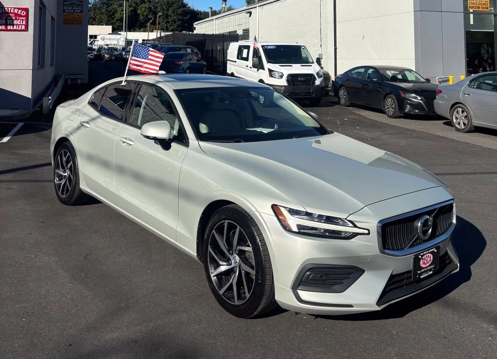 Used 2019 Beige Volvo T6 Momentum image 8