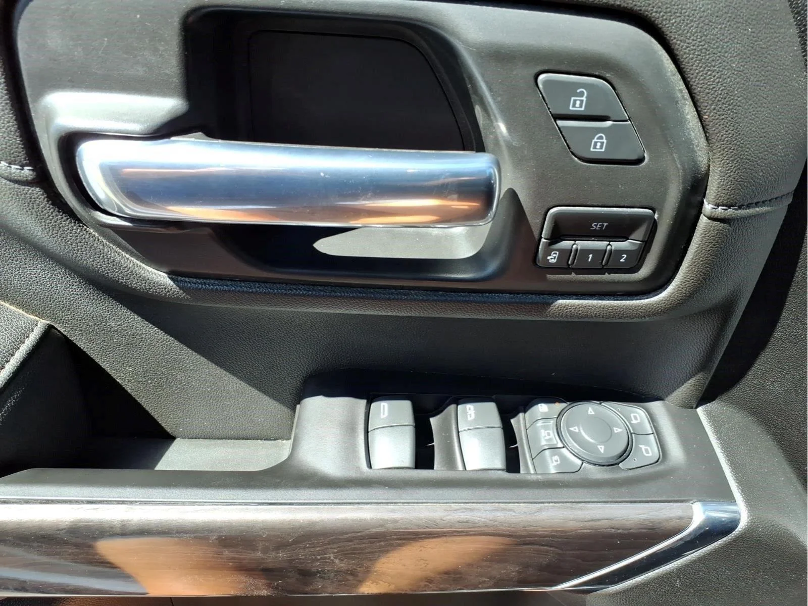 Used 2022 Iridescent Pearl Tricoat Chevrolet LTZ image 16
