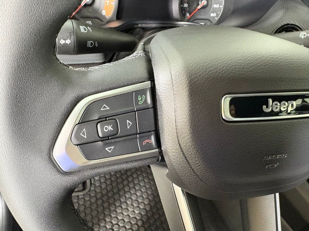 New 2026 Silver Zynith Metallic Clearcoat Jeep Latitude image 20