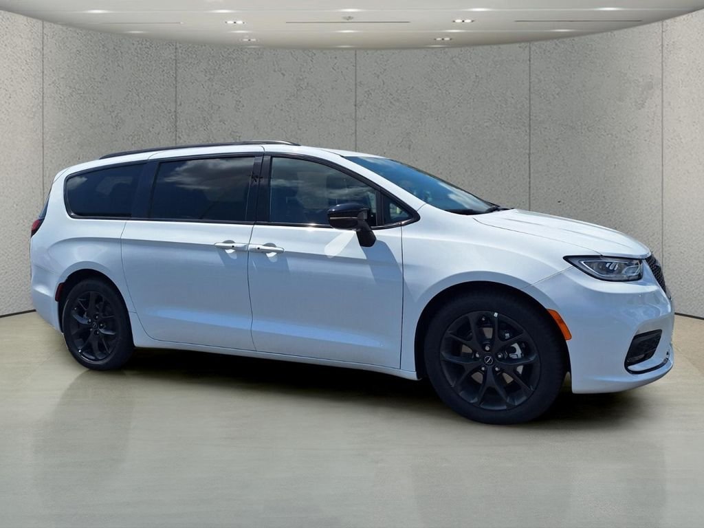2026 Chrysler Pacifica Limited - Photo 3