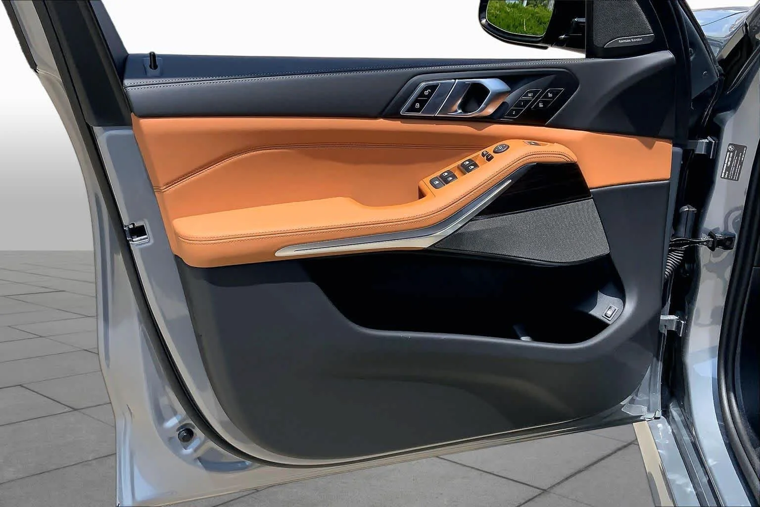 New 2026 Skyscraper Grey Metallic BMW xDrive50e image 10
