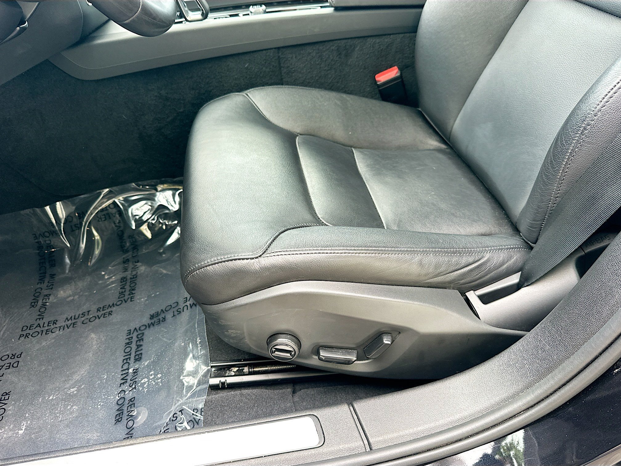 Used 2024 Onyx Black Metallic Volvo Core Dark Theme image 15