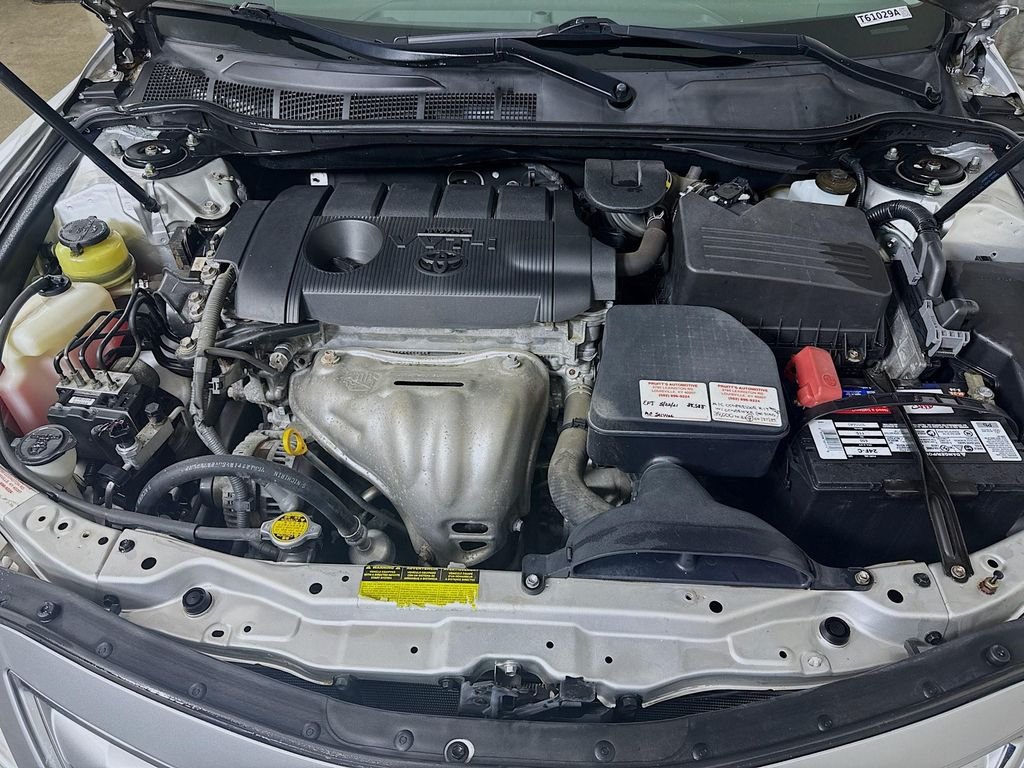 Used 2011 Silver Toyota  image 27