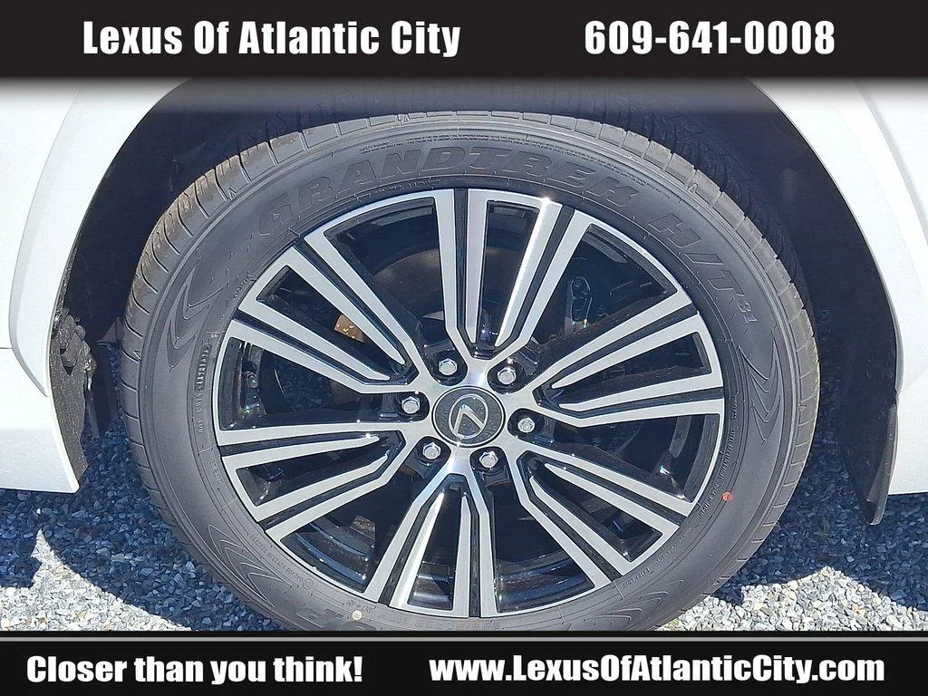 New 2026 Eminent White Pearl Lexus LUXURY image 4