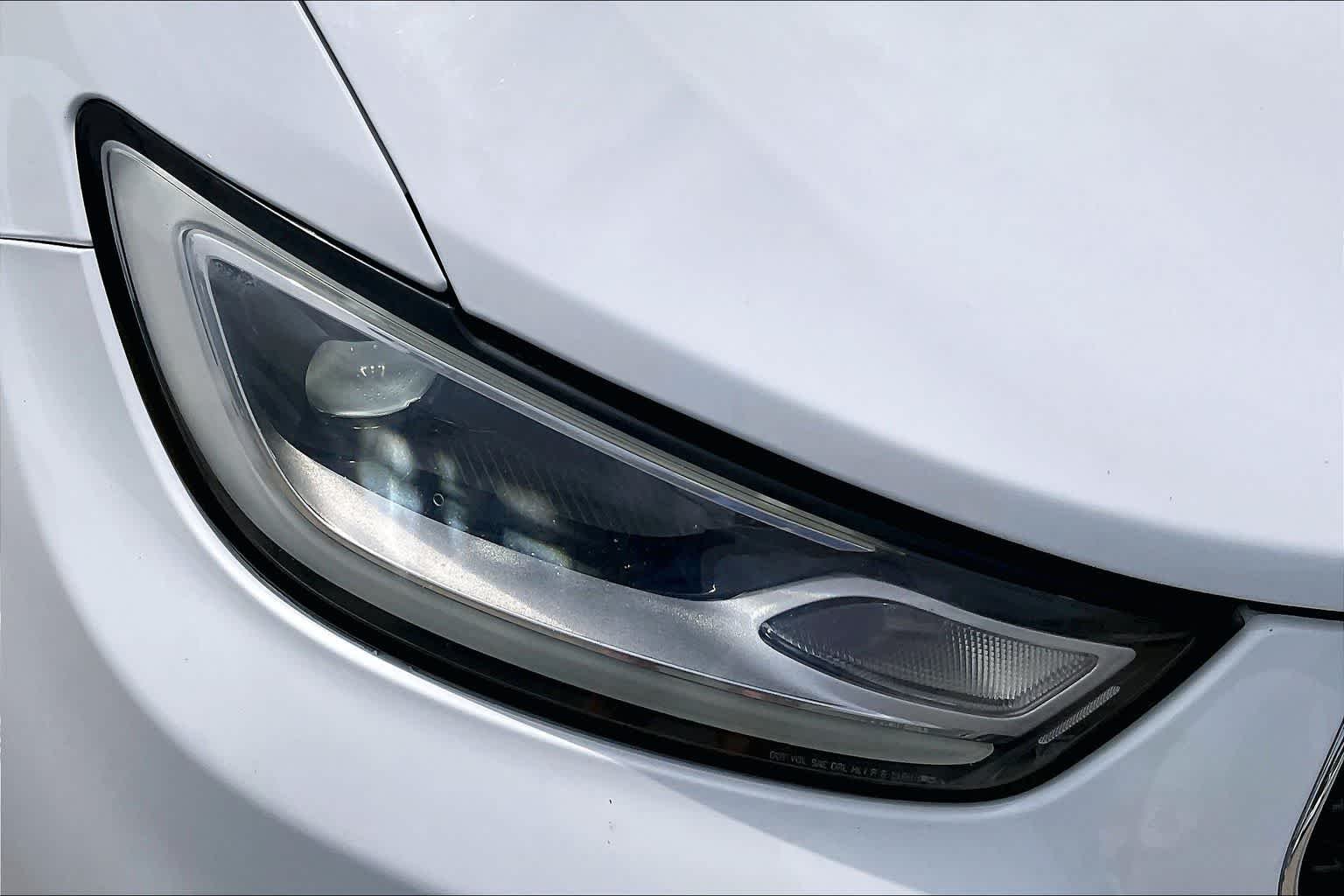 Used 2023 Bright White Clearcoat Chrysler Touring L image 46