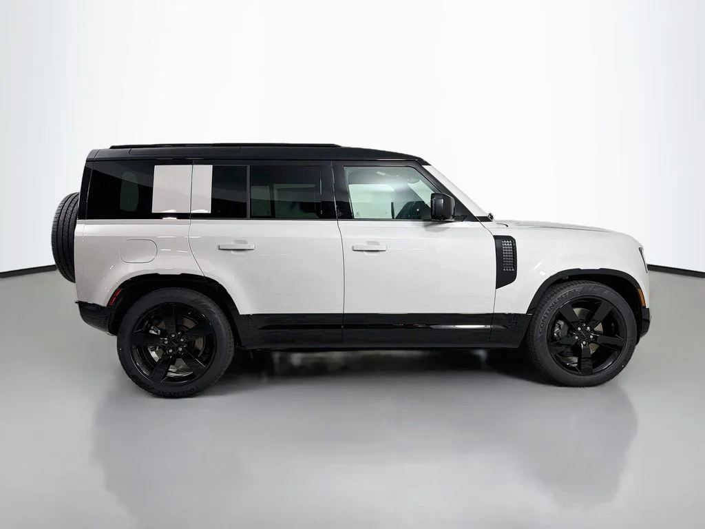 New 2026 Borasco Grey Land Rover X-Dynamic SE image 4
