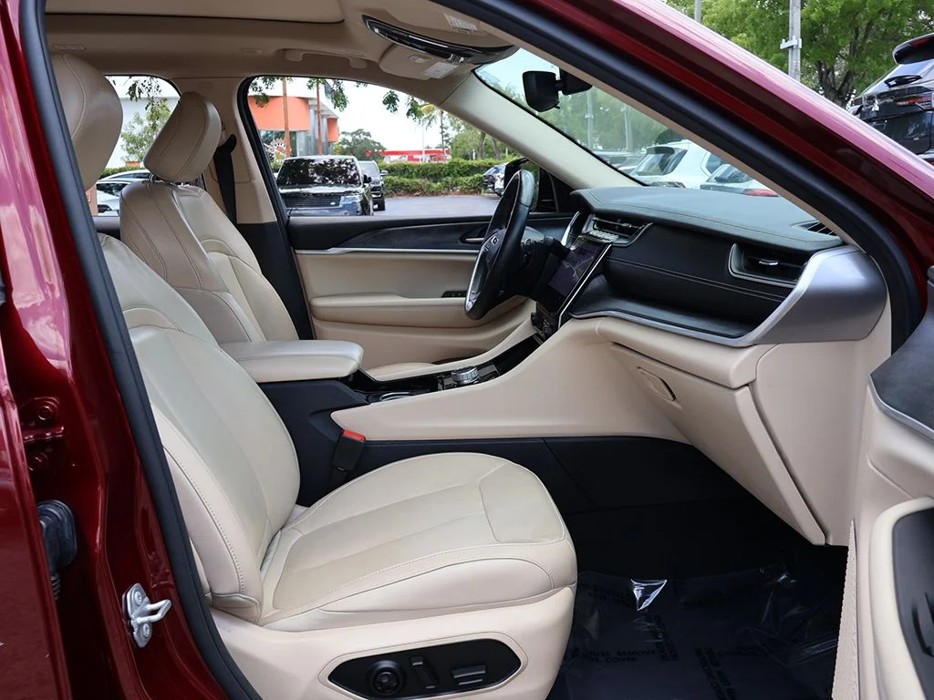 Used 2022 Red Jeep Limited image 33