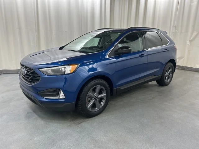 Used 2022 Blue Ford SEL image 2