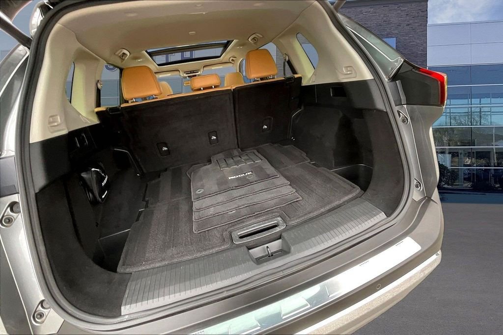 Used 2023 Gun Metallic Nissan Platinum image 25