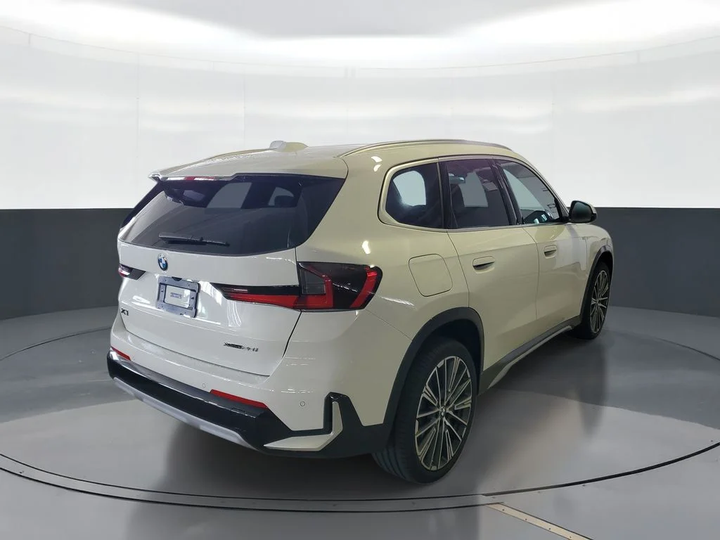 New 2026 Alpine White BMW xDrive28i image 3