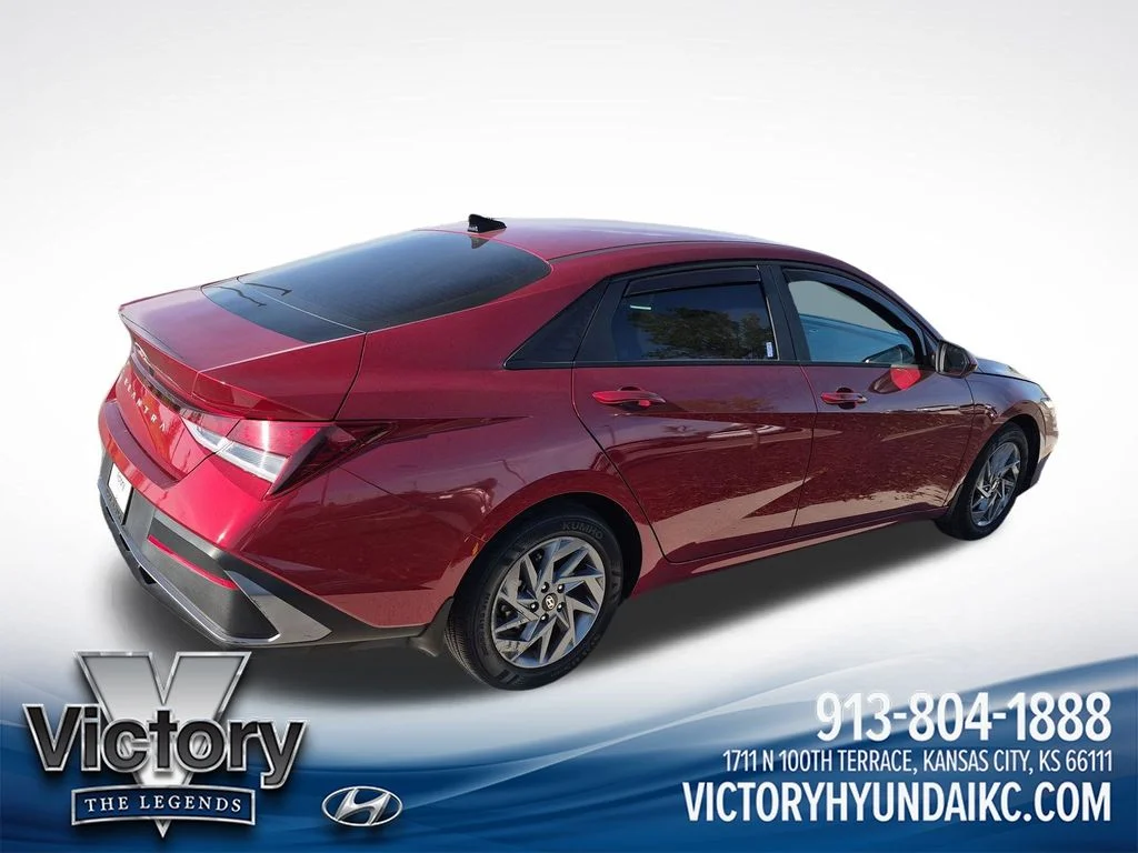 Used 2024 Red Hyundai SEL image 5