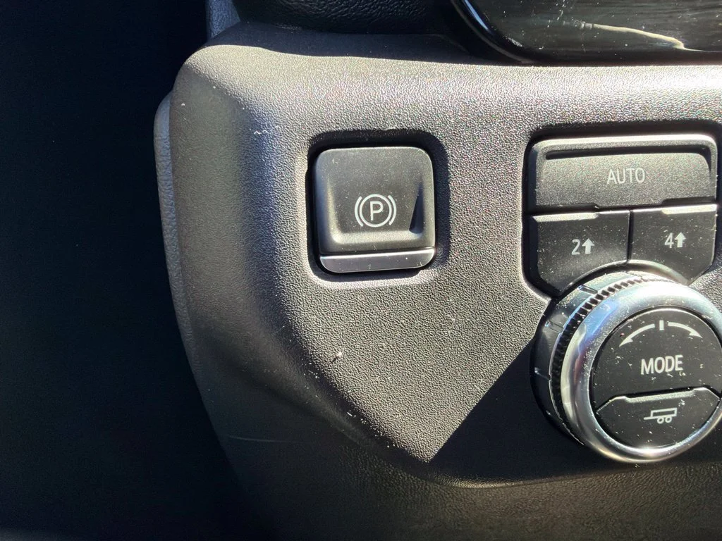 Used 2022 ONYX BLACK GMC SLE image 22