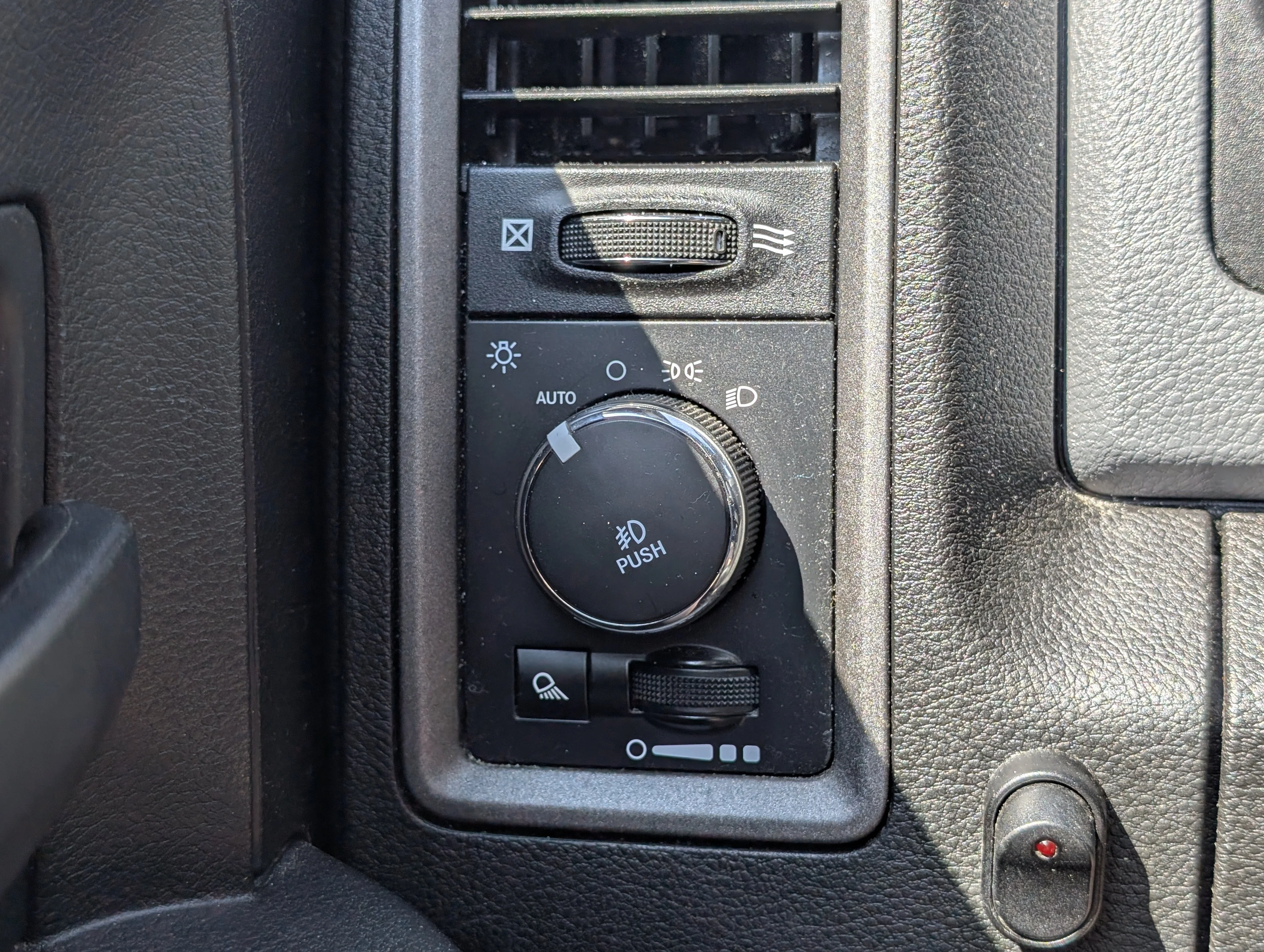 Used 2019 Bright White Ram ST image 27