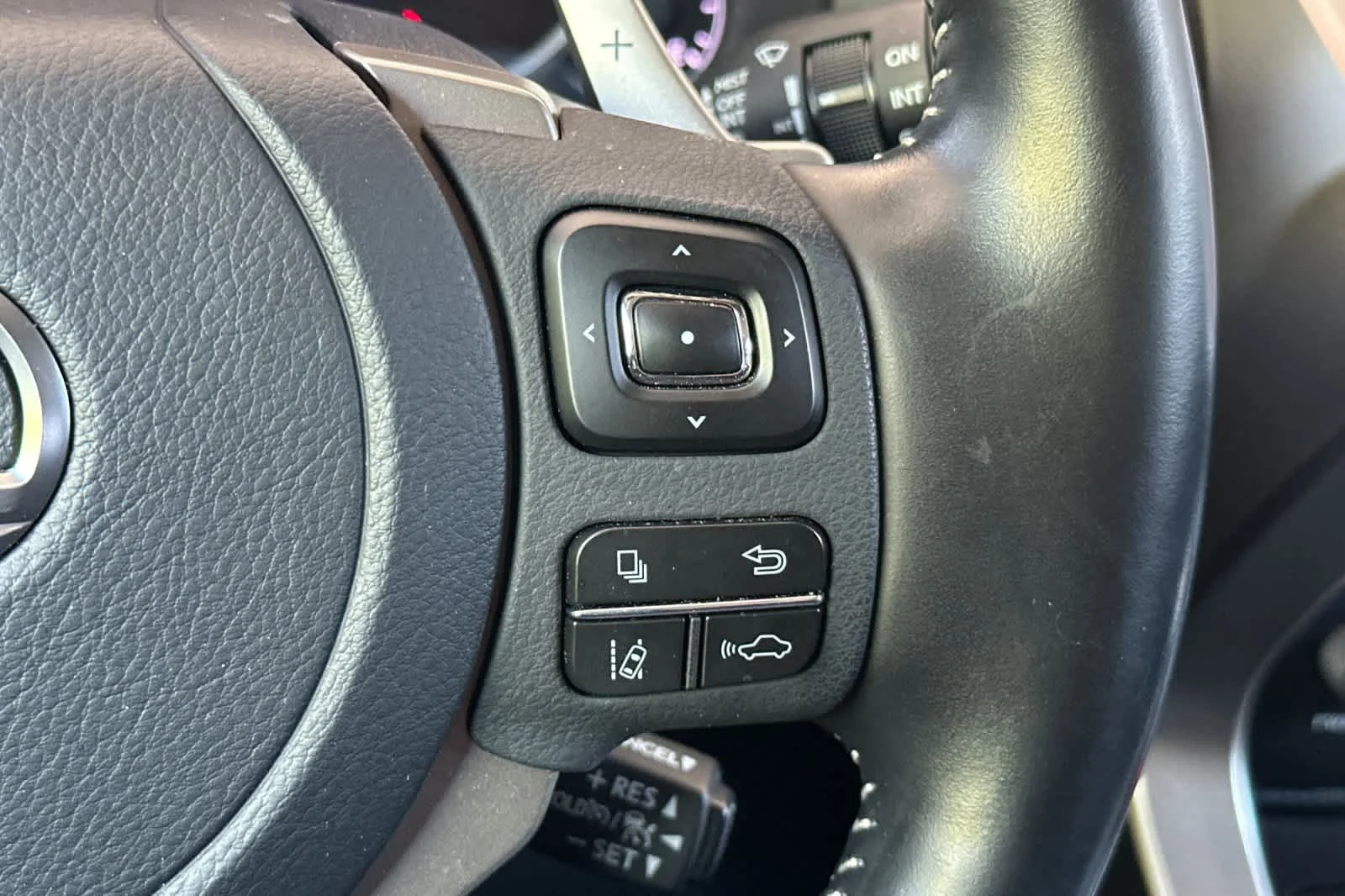 Used 2021 Atomic Silver Lexus  image 27