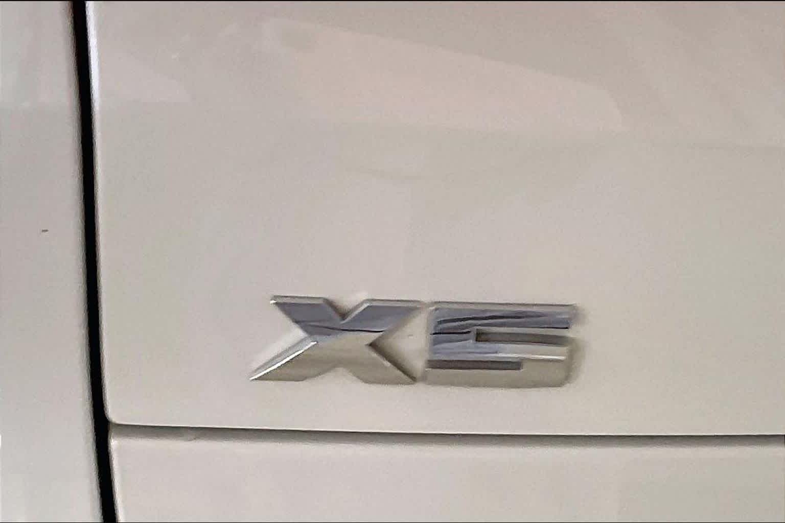 Used 2024 Mineral White Metallic BMW M60i image 29