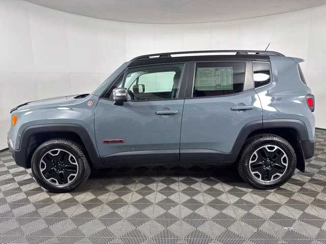 Used 2016 Gray Jeep Trailhawk image 7