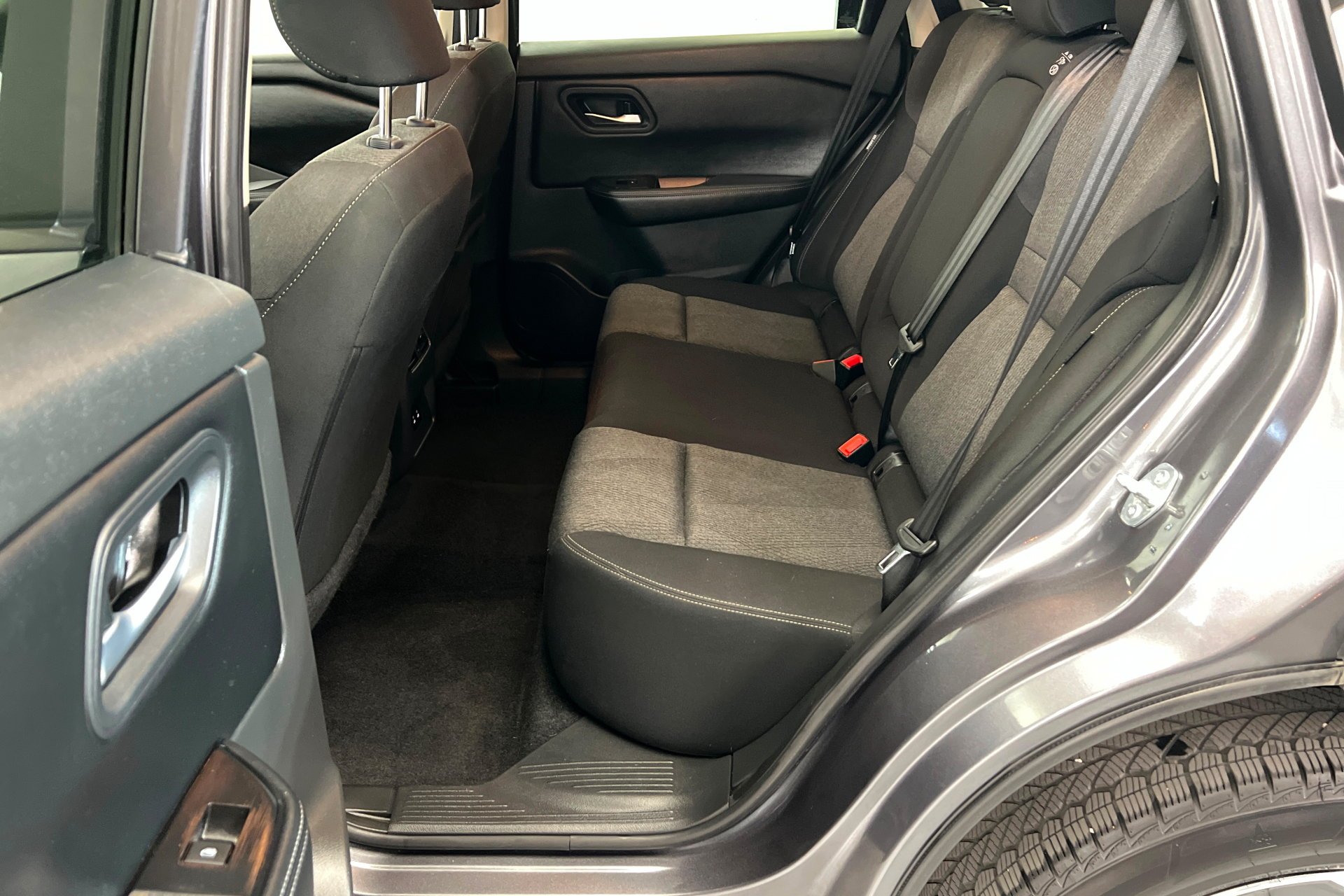 2024 Nissan Rogue SV - Photo 22