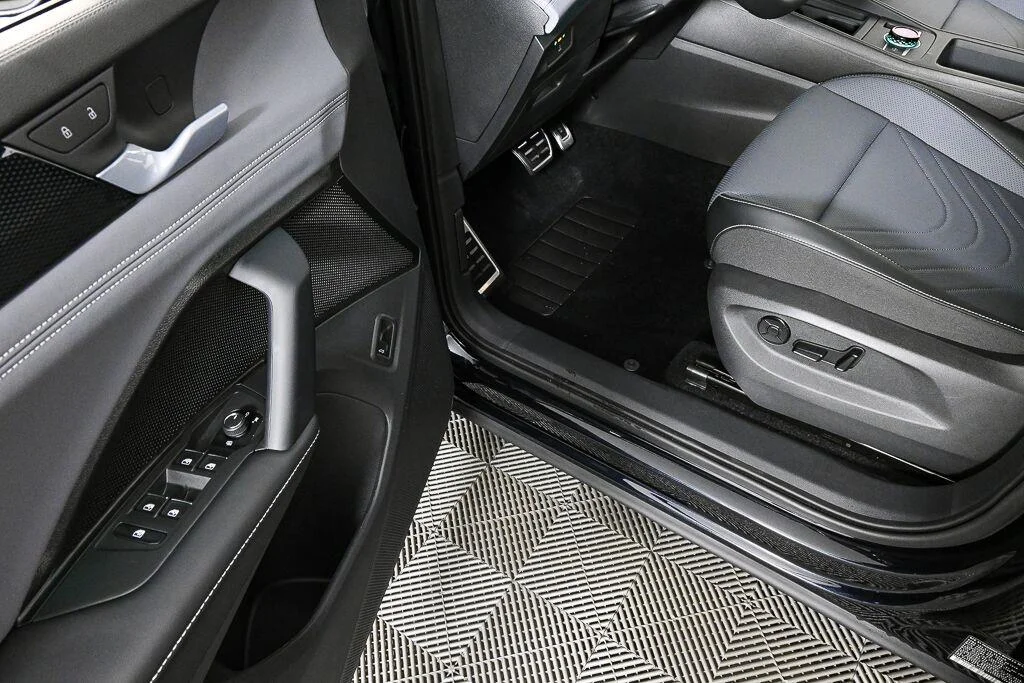 New 2026 Deep Black Pearl Volkswagen SE R-Line Black image 8