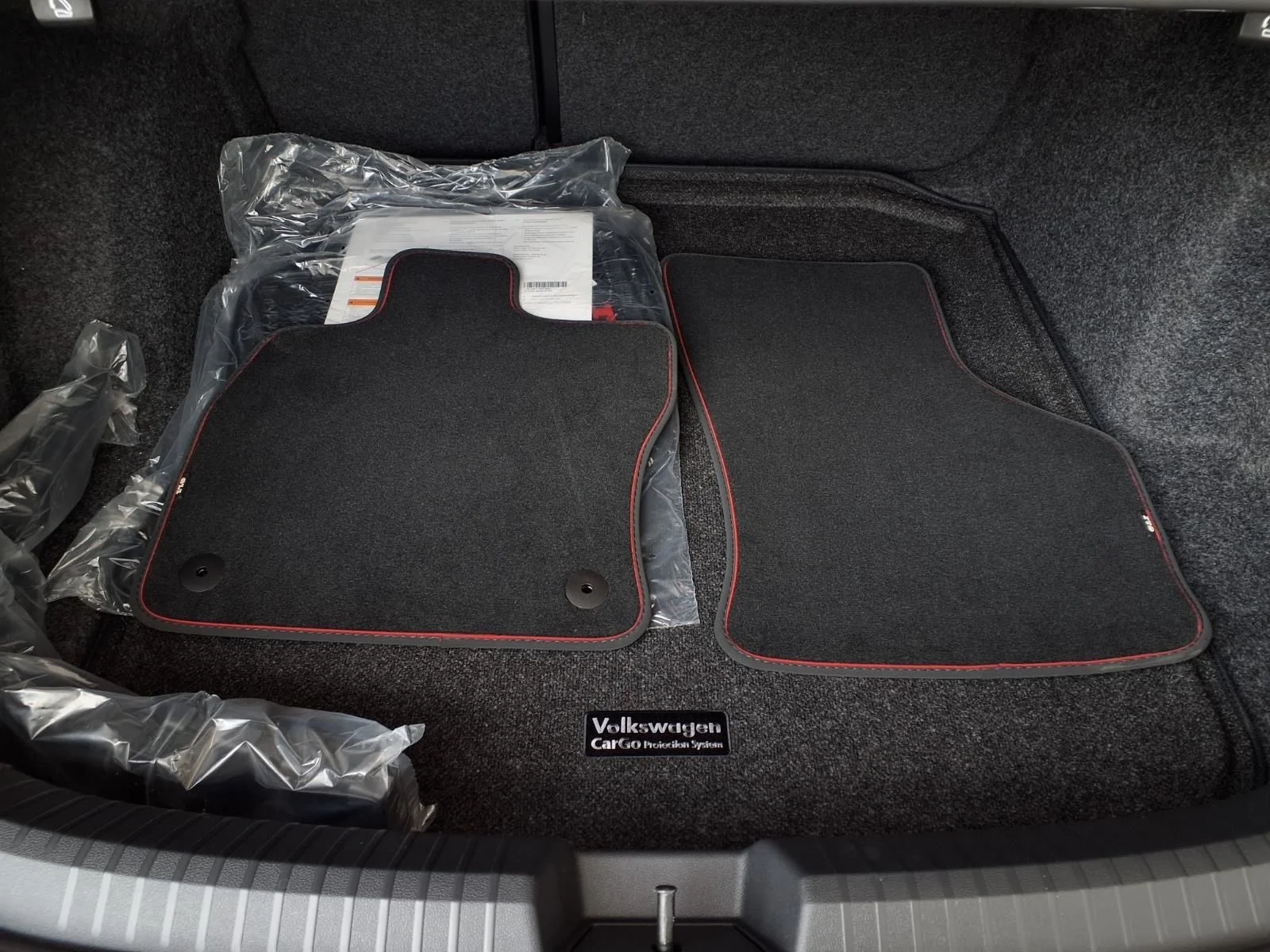 New 2026 Monument Gray W/Deep Black Roof Volkswagen 2.0T Autobahn image 8