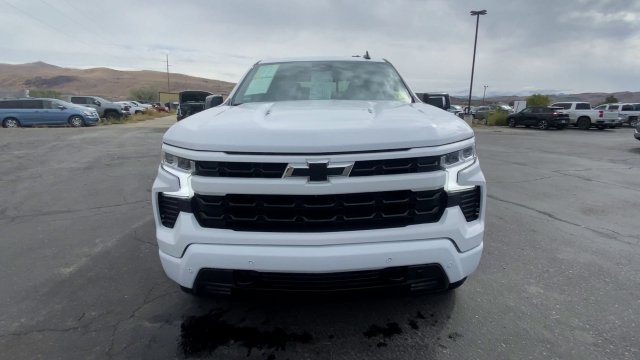 Used 2024 Summit White Chevrolet RST image 3