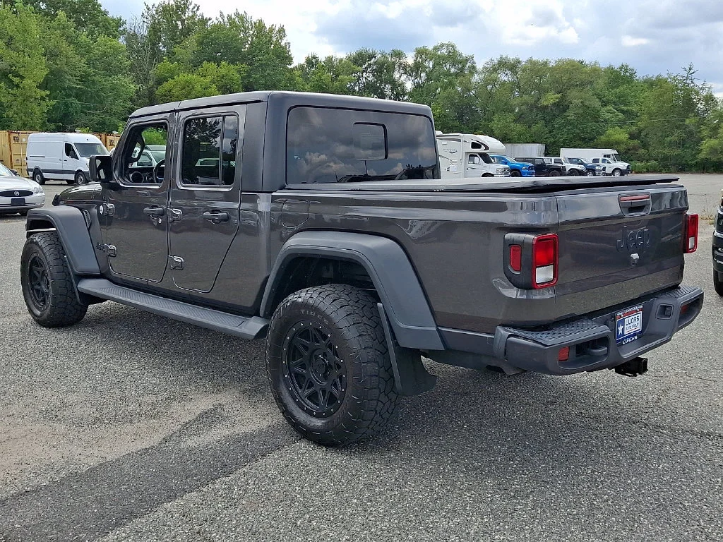 Used 2020 Granite Crystal Metallic Clearcoat Jeep Sport S image 8