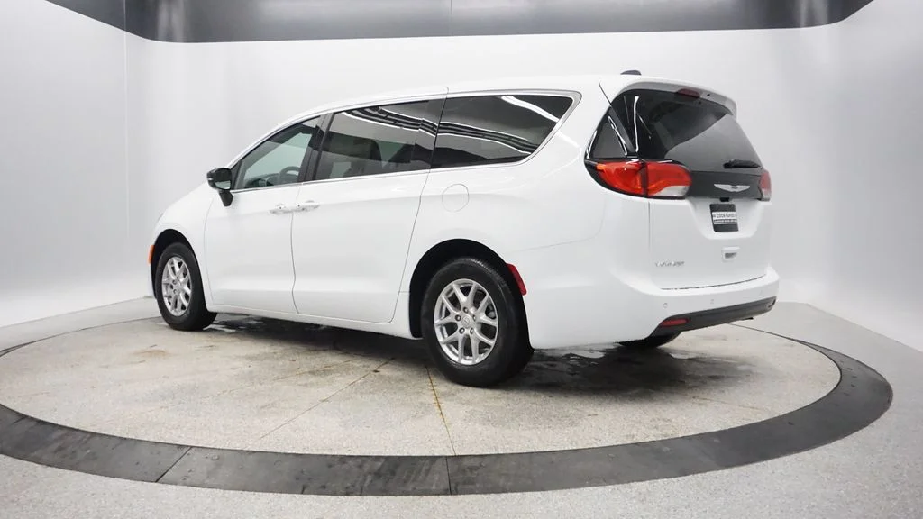 New 2026 Bright White Clear-Coat Exterior Paint Chrysler LX image 4