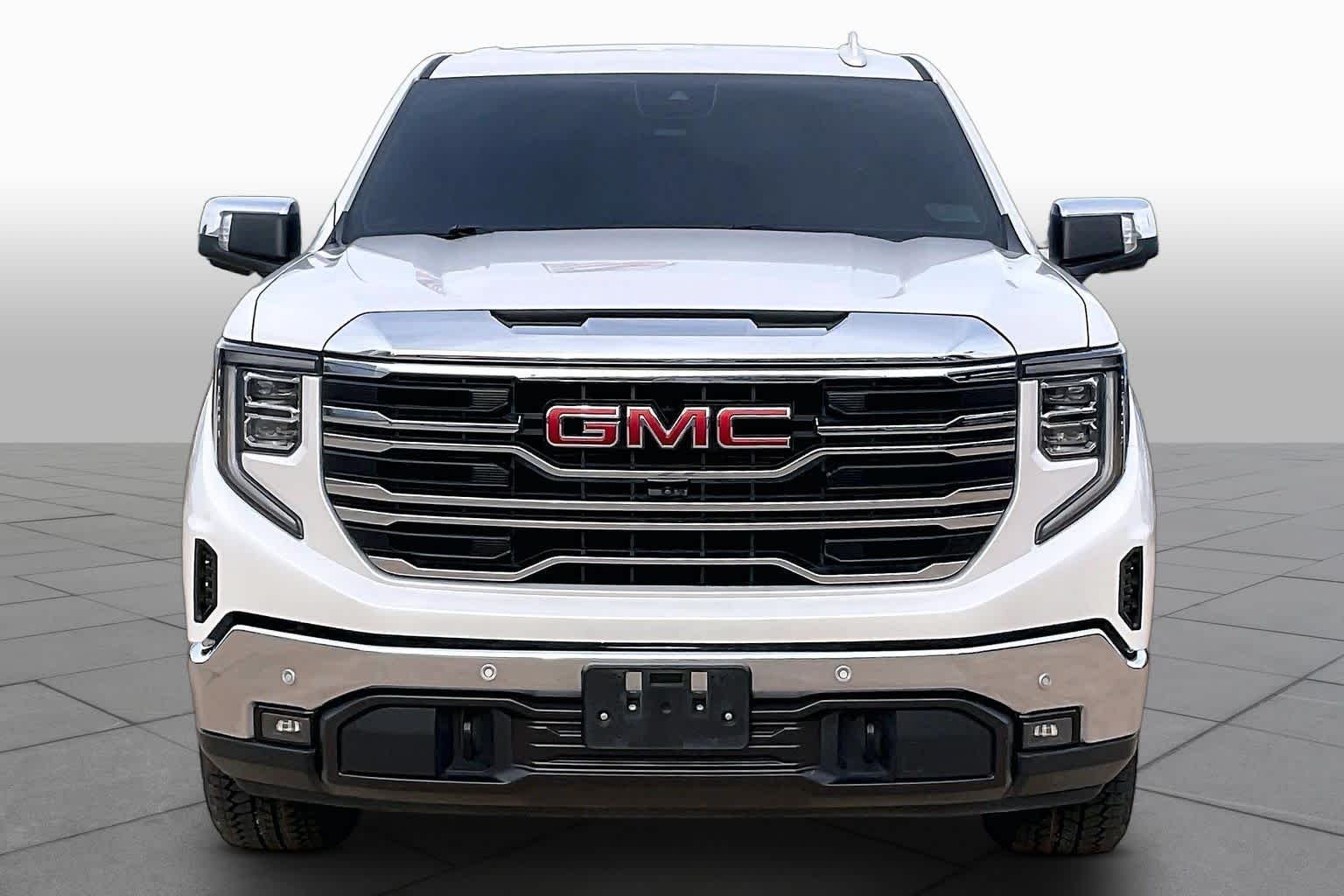 Used 2024 White Frost Tricoat GMC SLT image 3