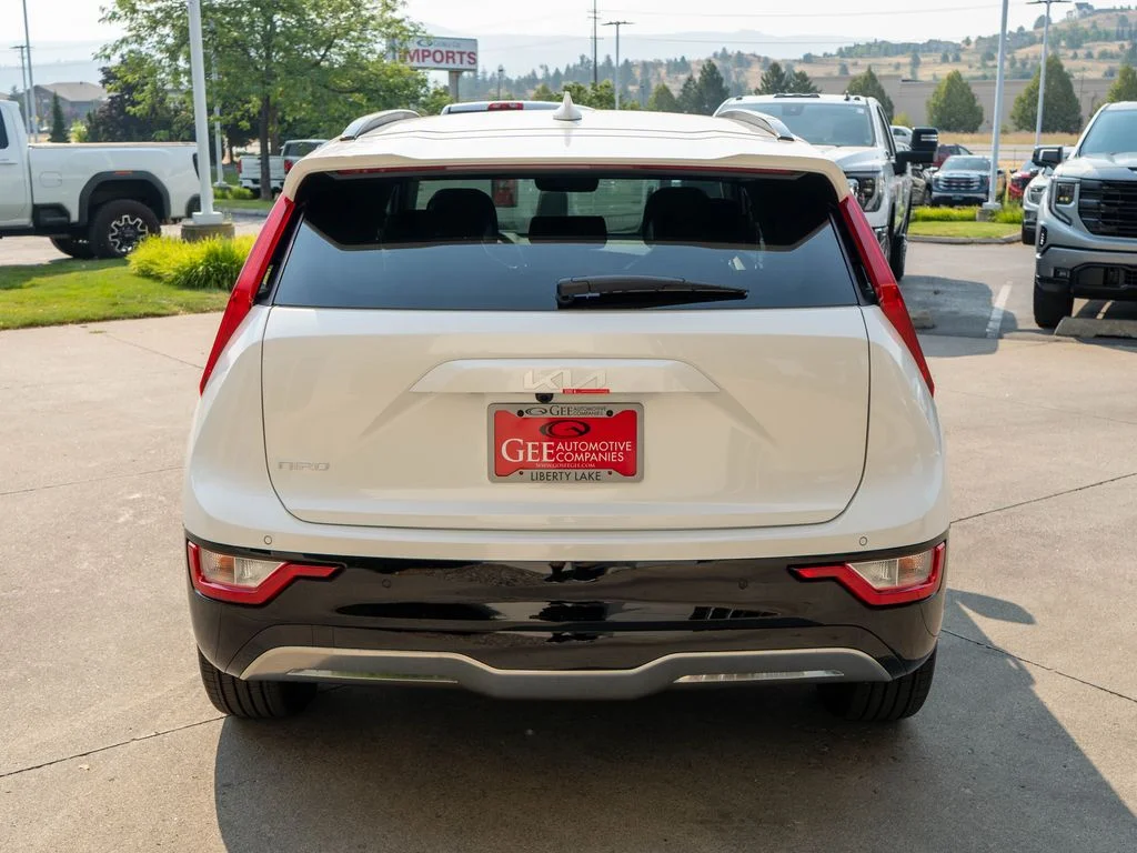 New 2026 Snow White Pearl Kia WIND image 6