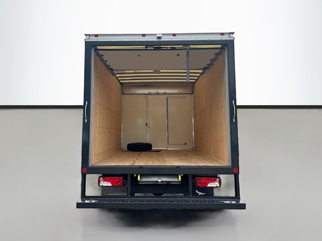 Used 2024  Mercedes-Benz DRY BOX TRUCK image 9