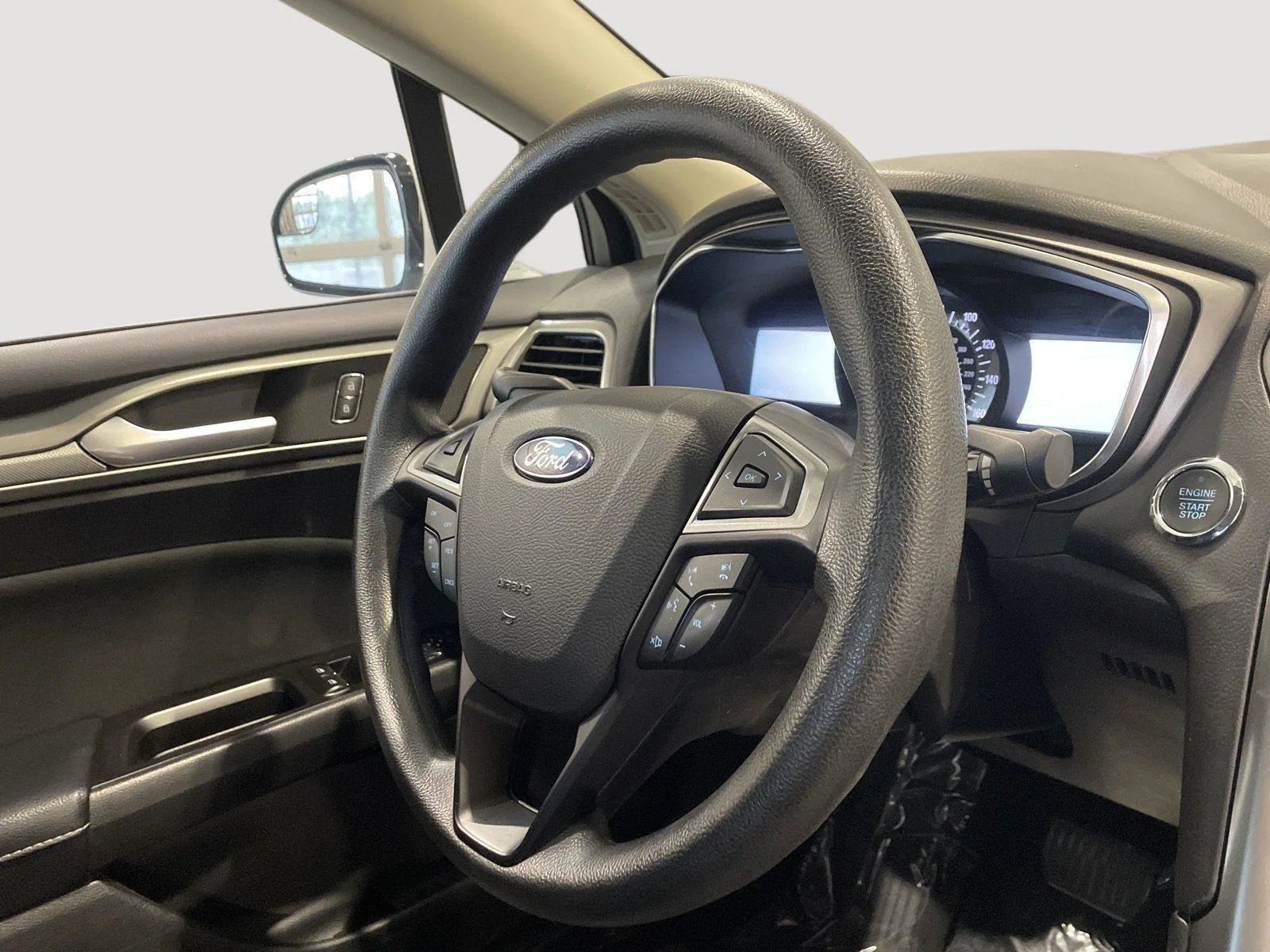 Used 2017 Oxford White Ford SE image 6