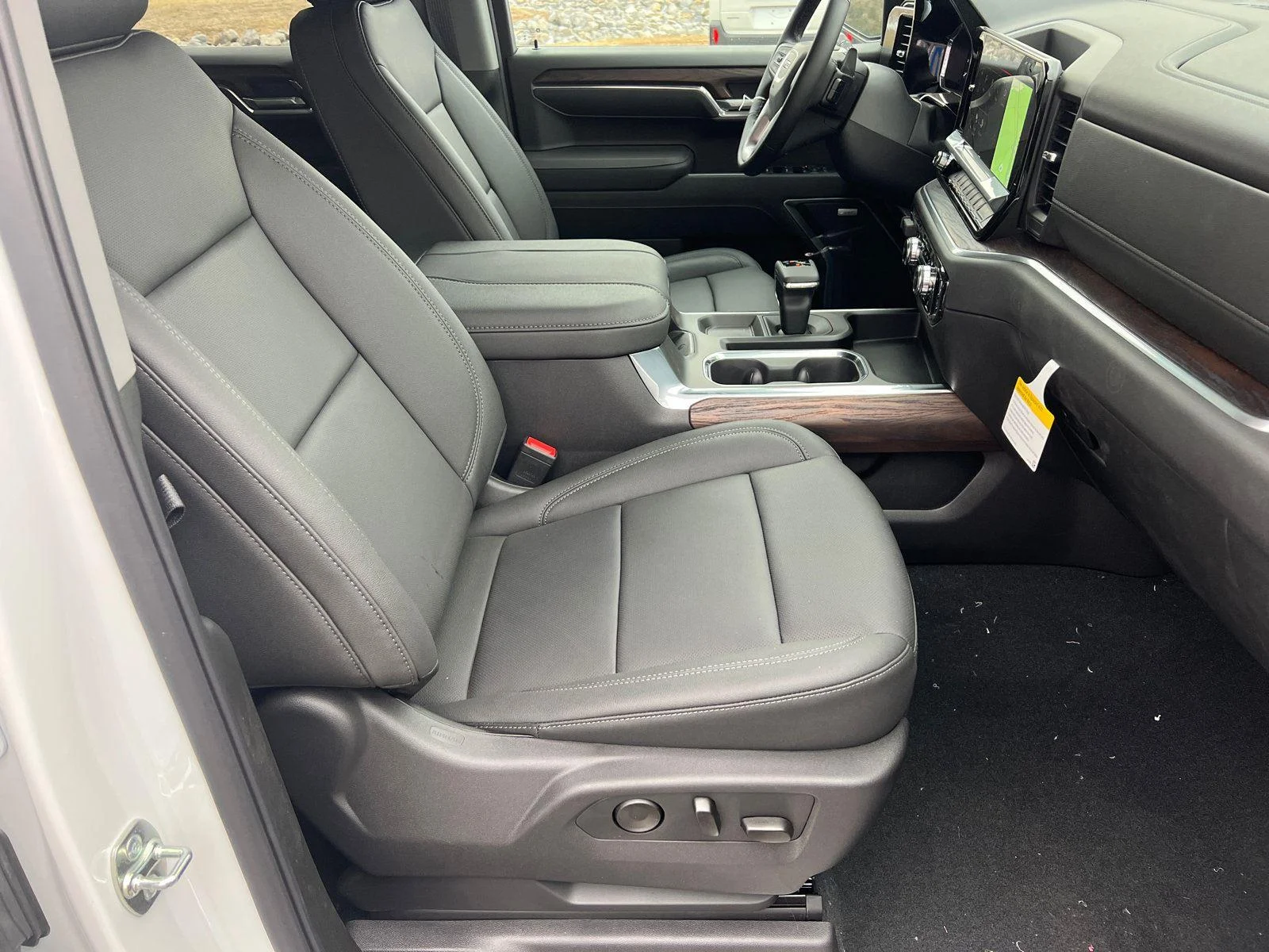 2026 GMC Sierra 1500 SLT - Photo 8