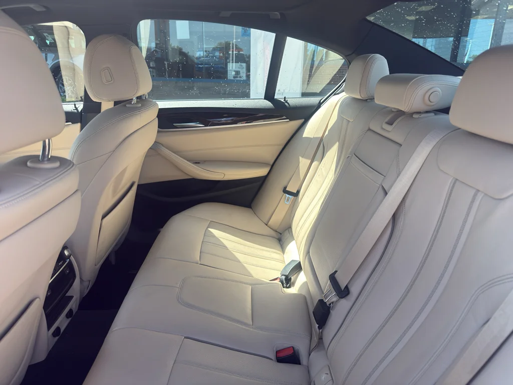 Used 2018 Mineral White Metallic BMW 530i xDrive image 12