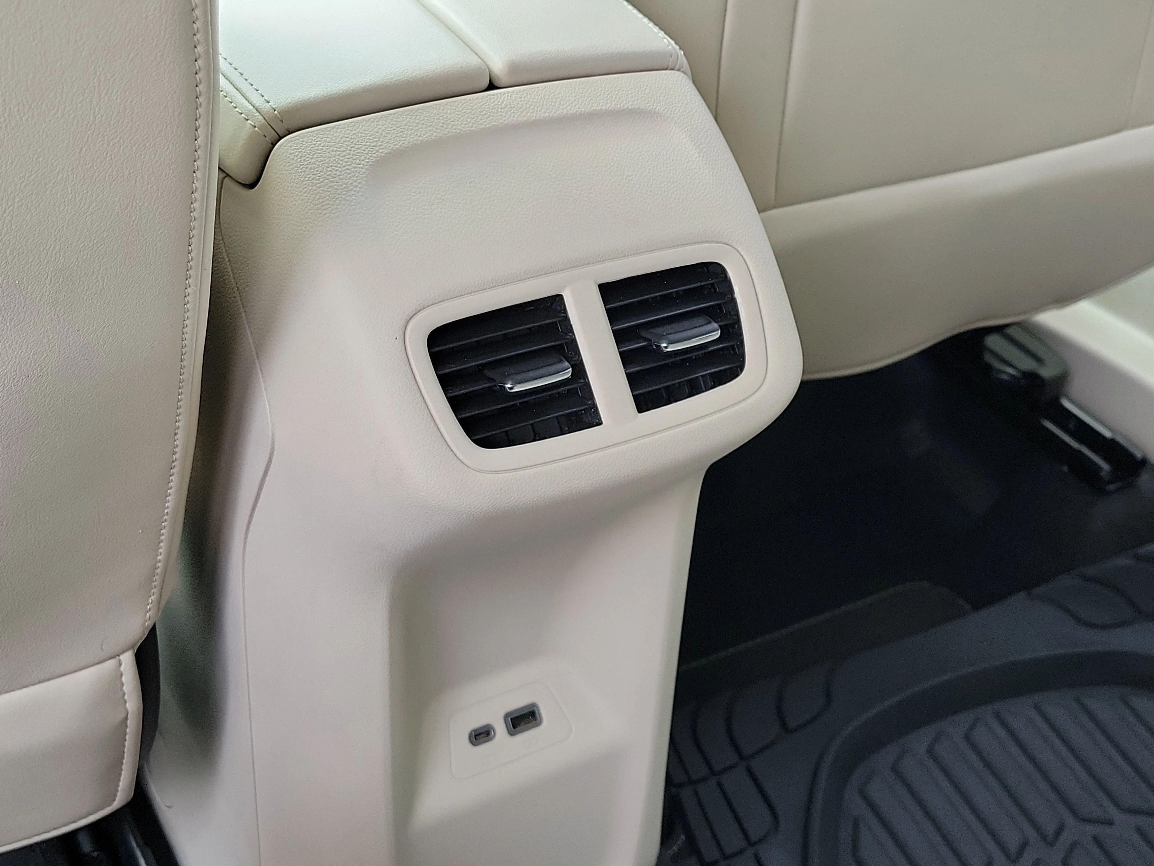 Used 2022 Summit White Buick Preferred image 15