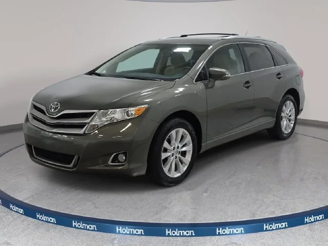 Used 2014 Green Toyota  image 1