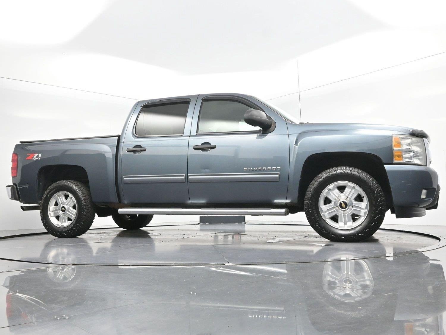 Used 2011 Blue Granite Metallic Chevrolet LT image 38