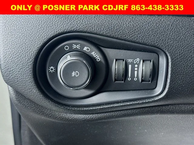 Used 2017 White Jeep Latitude image 10