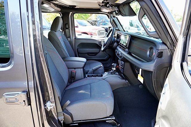 New 2026 Granite Crystal Metallic Clear-Coat Exterior Paint Jeep Rubicon image 14