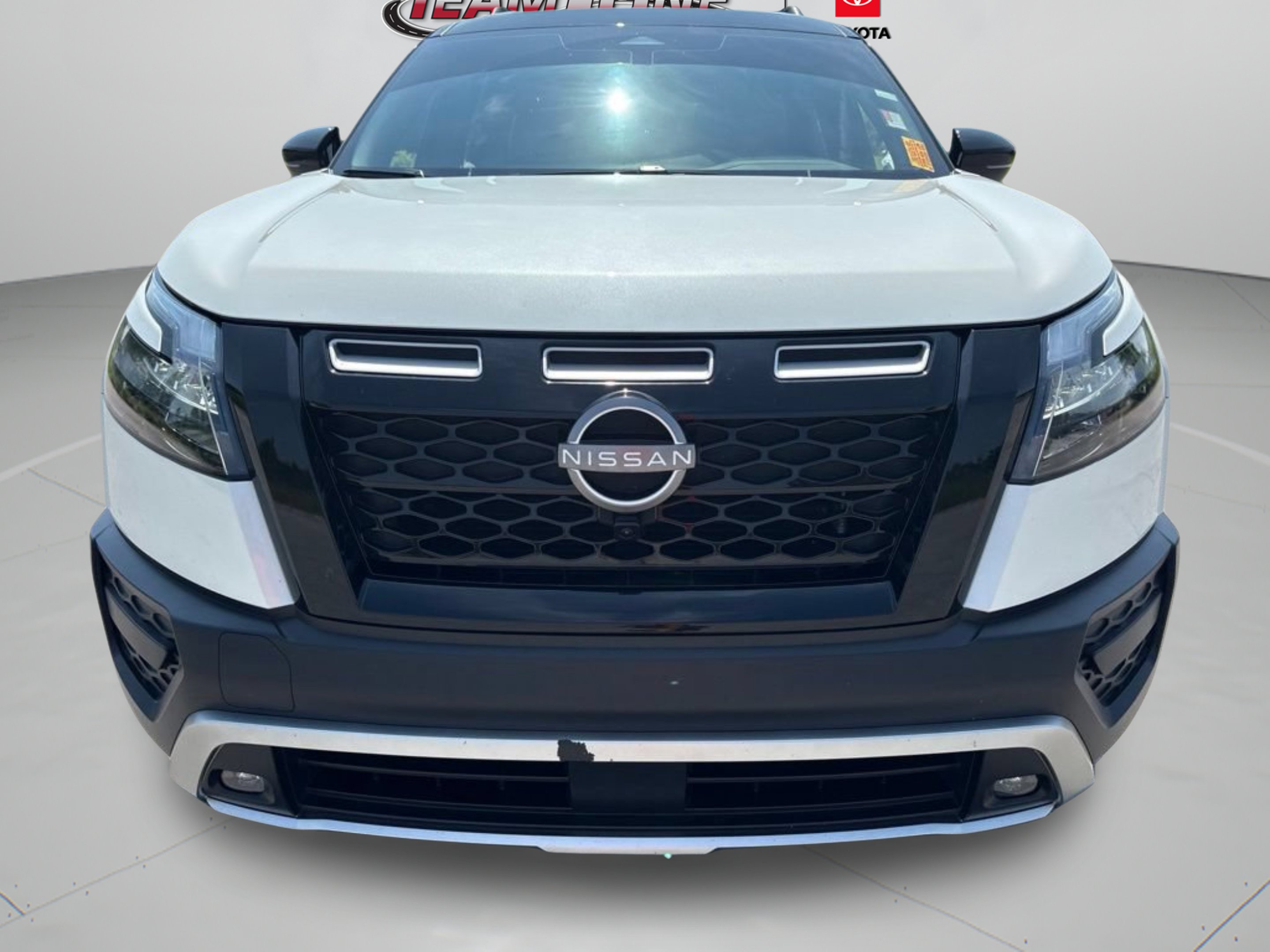 Used 2024 Pearl White Tricoat/Super Black Nissan Rock Creek image 32