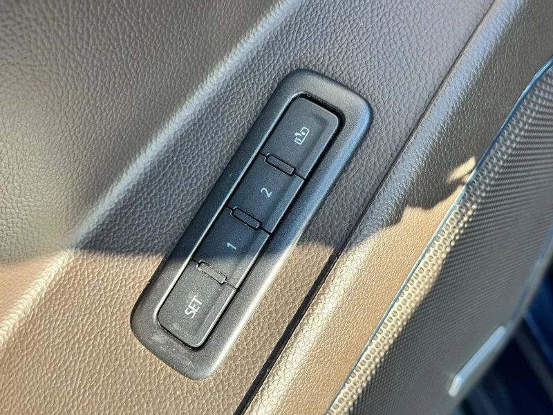 Used 2019 Dark Sapphire Blue Metallic GMC Denali image 25